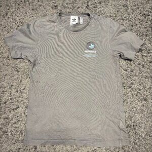 Vintage Gray Adidas T-Shirt IW779 Talla Small Men's Blue Globe Symbol